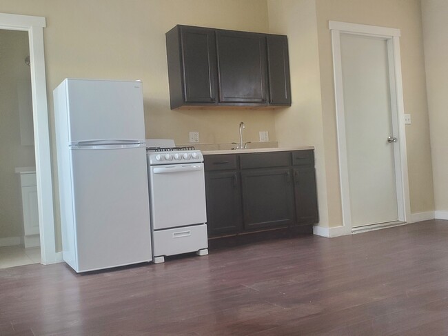 Foto del edificio - 630 Dahlia St