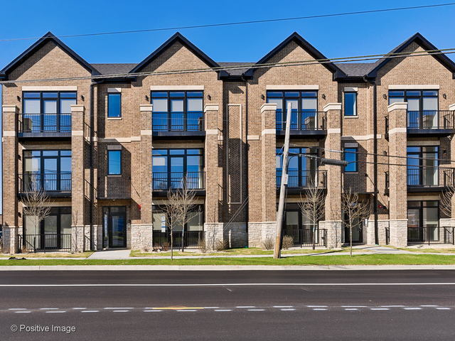 Building Photo - 770 E Irving Park Rd