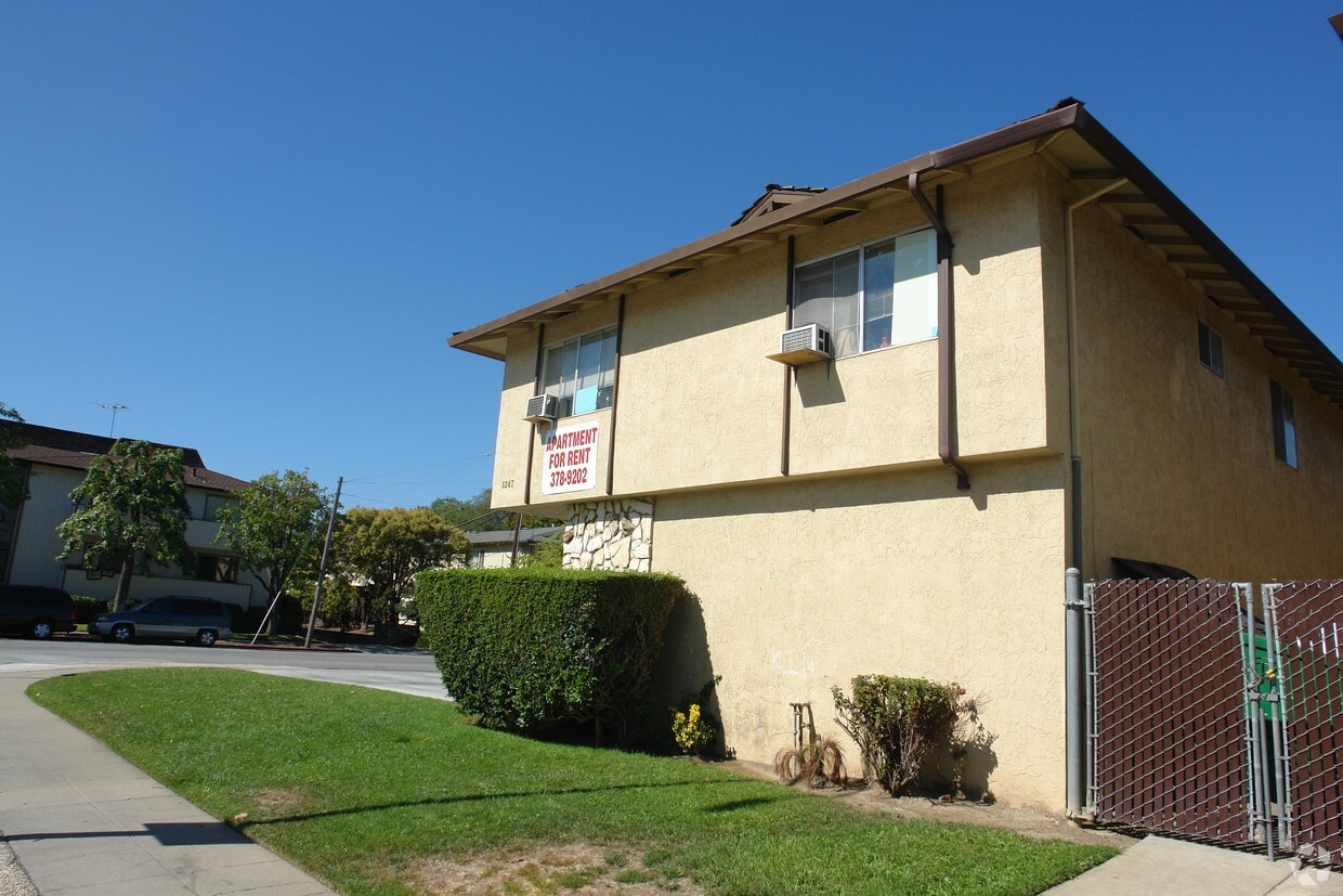 Building Photo - 1247 Francisco Ave