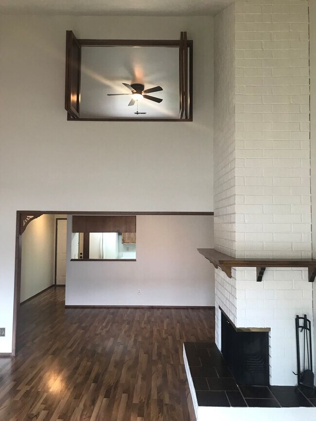 Foto del edificio - Spacious Condo in Albany!