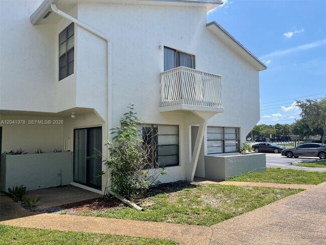 Foto del edificio - 2580 Coral Springs Dr