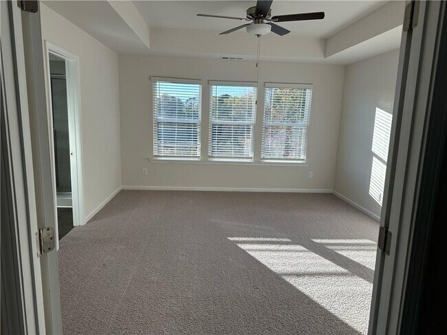 Foto del edificio - 45 Pineview Dr