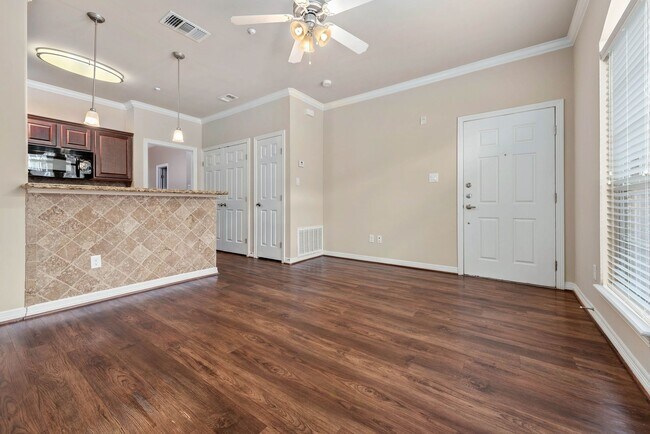 Foto del edificio - AUGUST 2026 PRE-LEASE Spacious 1 Bed/1 Bat...