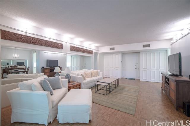 Building Photo - 4999 Kahala Ave