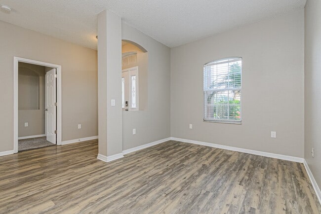 Building Photo - 204 Abbotsbury Dr