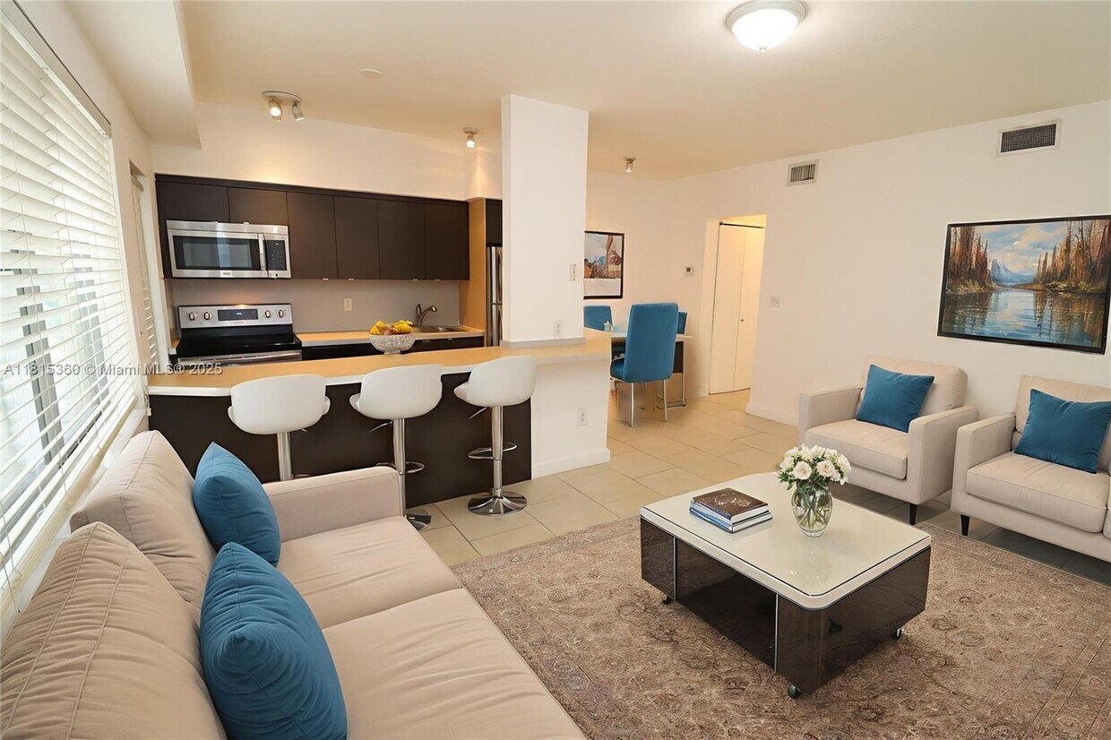 Foto principal - 6835 Rue Versailles Dr