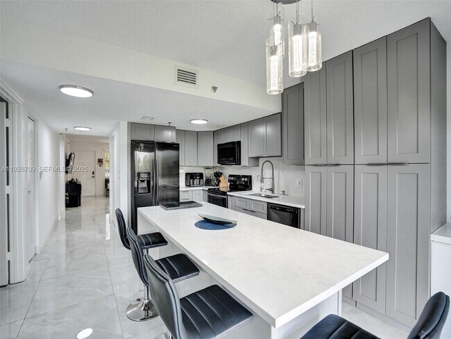 Foto del edificio - 9470 Tangerine Pl