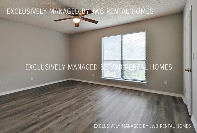 Building Photo - 5622 Bennington Dr