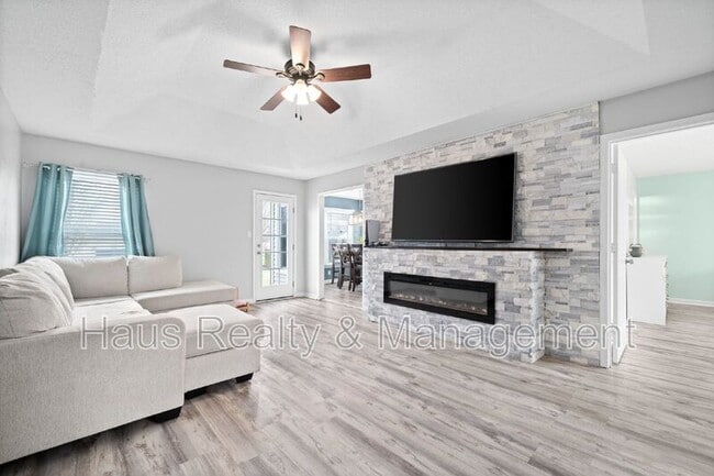 Building Photo - 919 Desota Ln