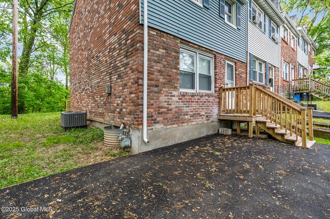 Building Photo - 98 Mt Hope Dr