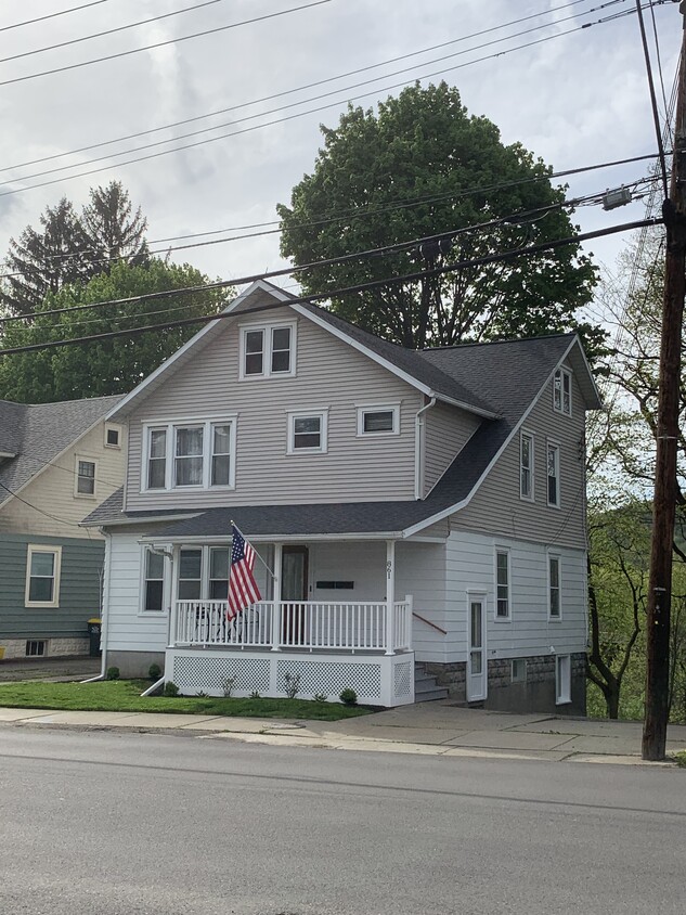 Foto principal - 861 Chenango St