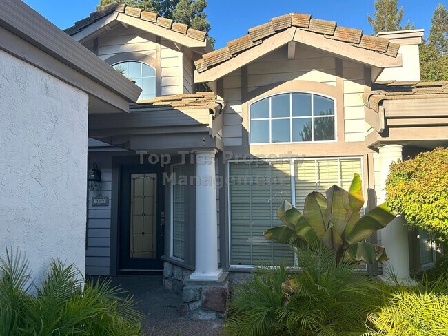 Foto del edificio - Beautiful 4 Bed / 2 Bath / 2,660 sqft Sing...