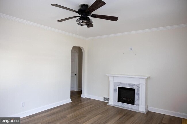 Building Photo - 130 7th Ave