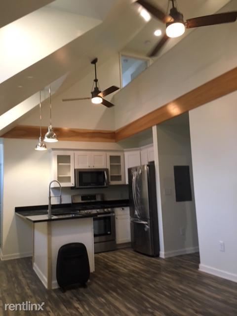 Foto principal - 3 br, 2 bath Apartment - 70 W 2nd Ave