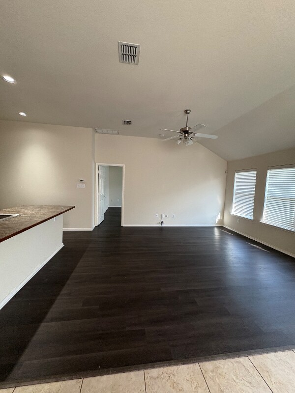 Building Photo - 400 Angler Dr