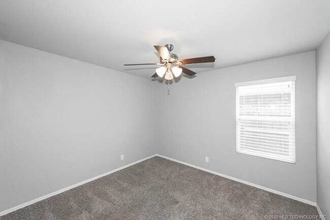 Building Photo - Recently built home in Lake Valley II