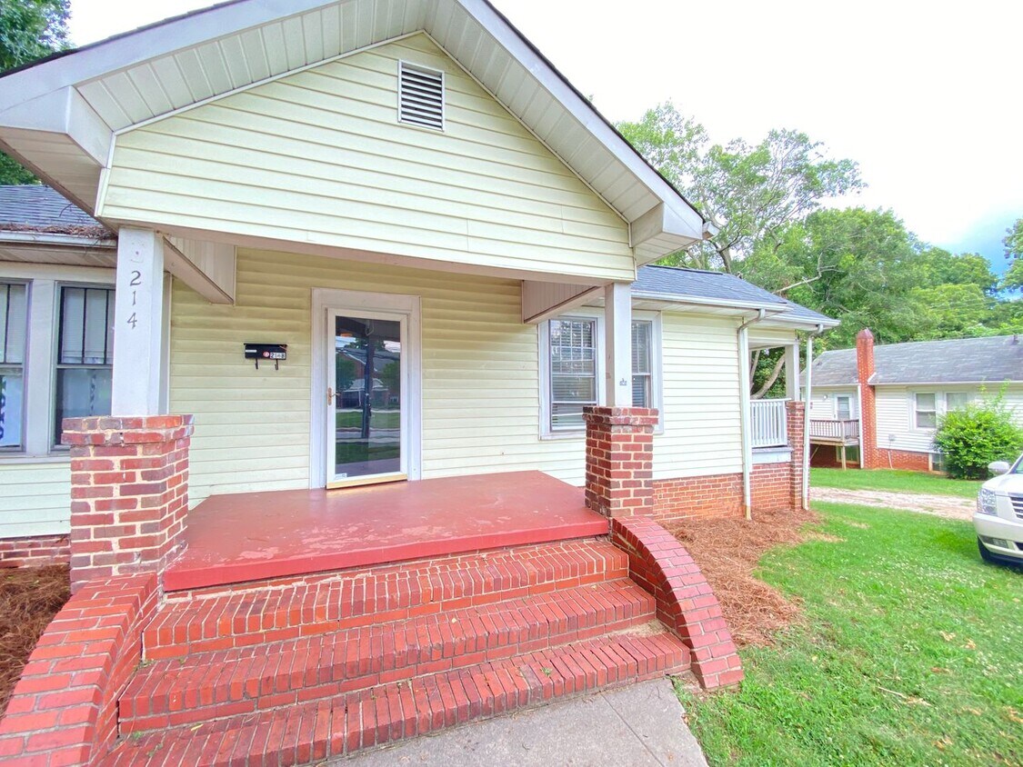 Primary Photo - 214 E Center Ave
