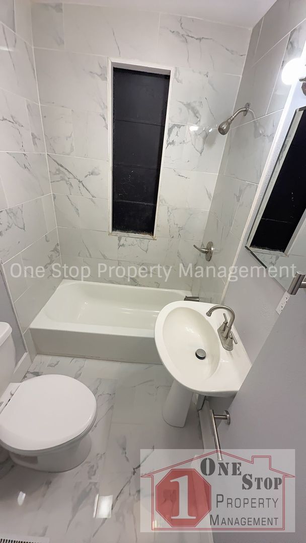 Building Photo - Welcome Home to this 3 Bedroom, 2 Bathroom...