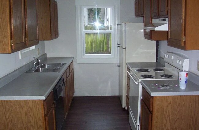 Foto del edificio - Available Now!