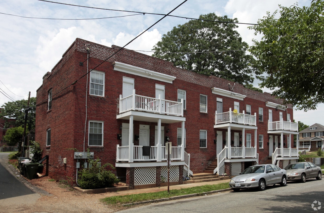 Primary Photo - 710-714 Kinney St