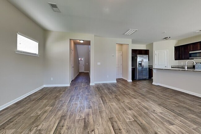 Foto del edificio - 320 Beacon Field Rd