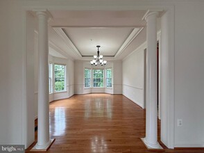 Building Photo - 4415 Medallion Dr