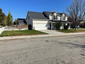 Building Photo - 10806 W Heartwood St