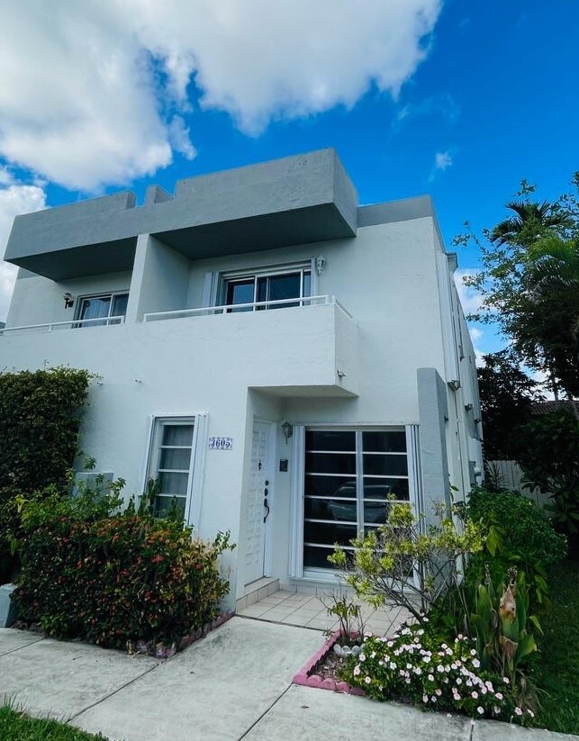 Building Photo - 3605 SW 17th St