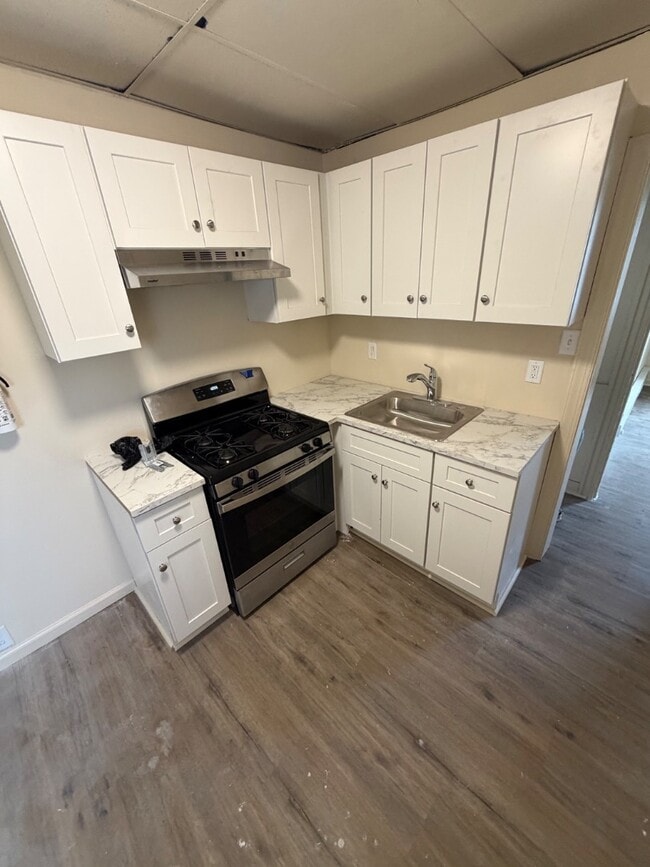 Photo - 1224 E 2nd St Apartment