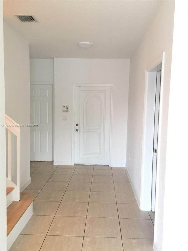 Foto del edificio - 11192 NW 73rd St