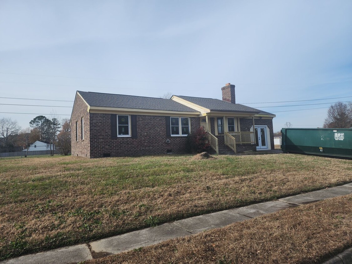 Primary Photo - Completely remodeled 4bd 2 bth Chesapeake