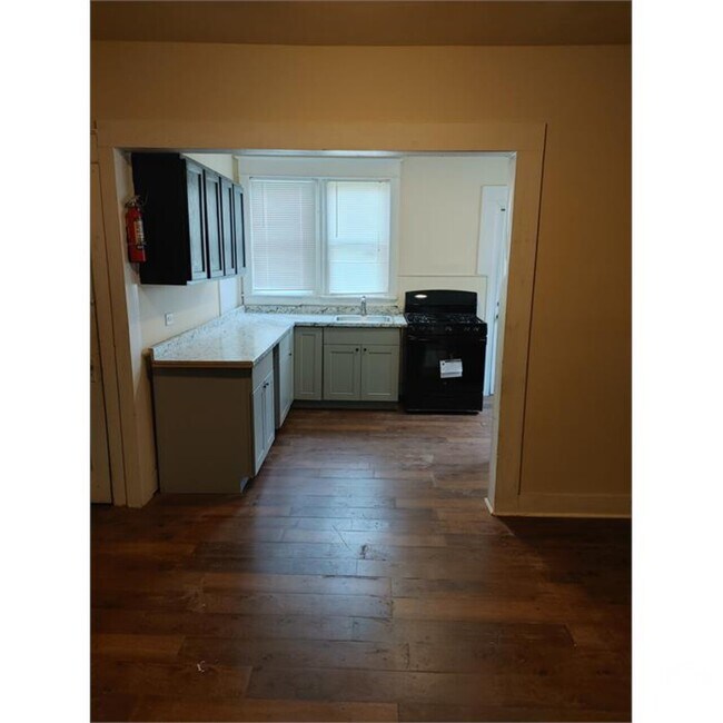Building Photo - Welcome to Chateau Du Monde, Renovated Hou...
