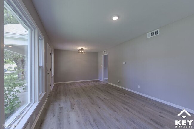 Building Photo - 3 br, 1 bath House - 644 S Drury Ln