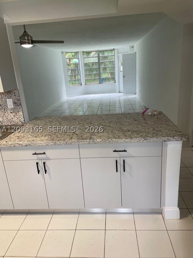 Foto del edificio - 1601 NE 191st St