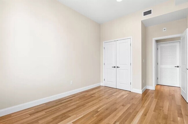 Foto del edificio - Compact, Modern & Convenient 1BR