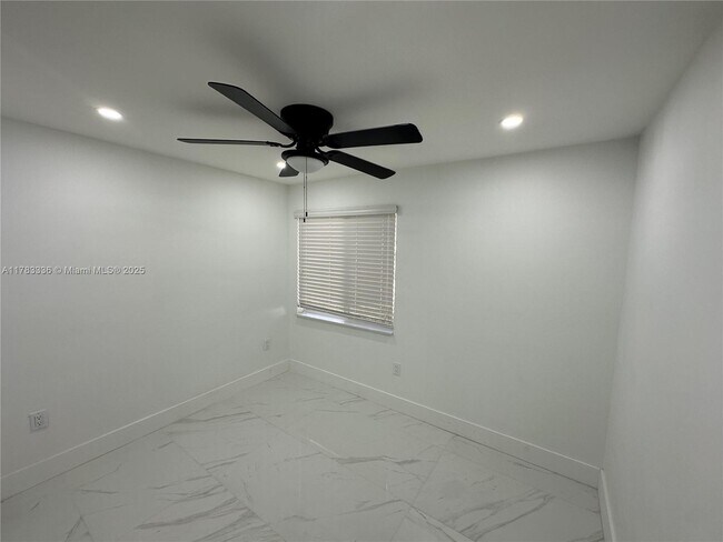 Foto del edificio - 923 NW 110th St