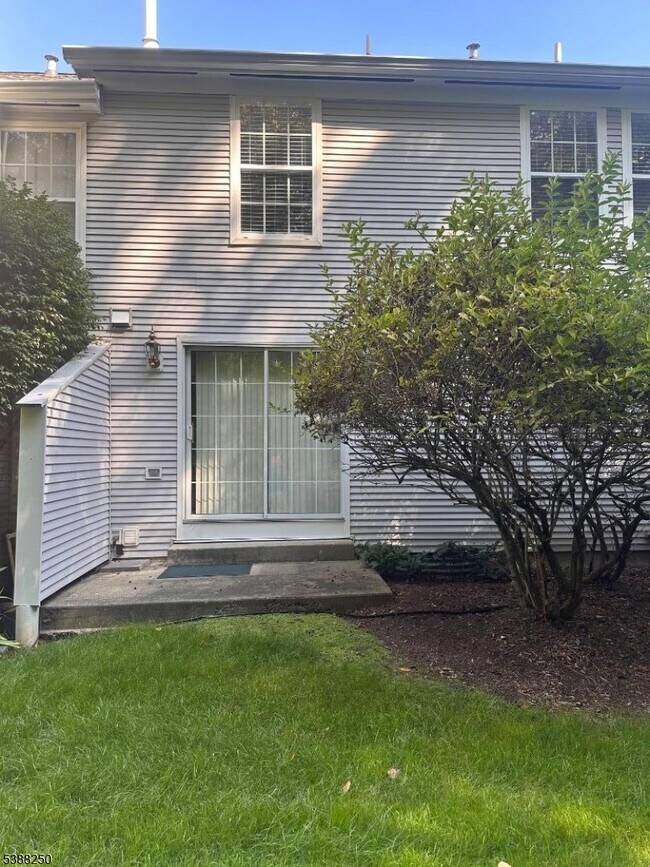 Foto del edificio - 51 Rushmore Ln