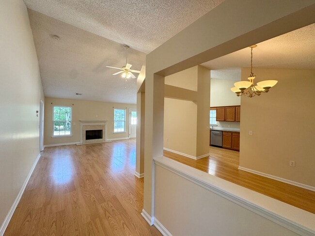 Building Photo - Myrtle Beach - 3 Bedroom / 2 Bathroom Home