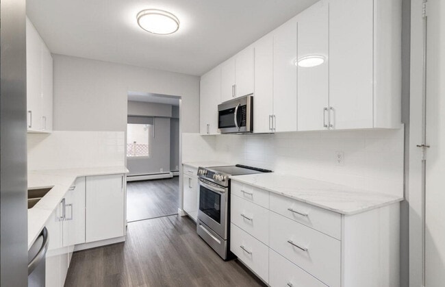 Building Photo - Glenmore Gardens Townhomes & Coach Homes