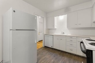 Building Photo - 6614 E Burnside St