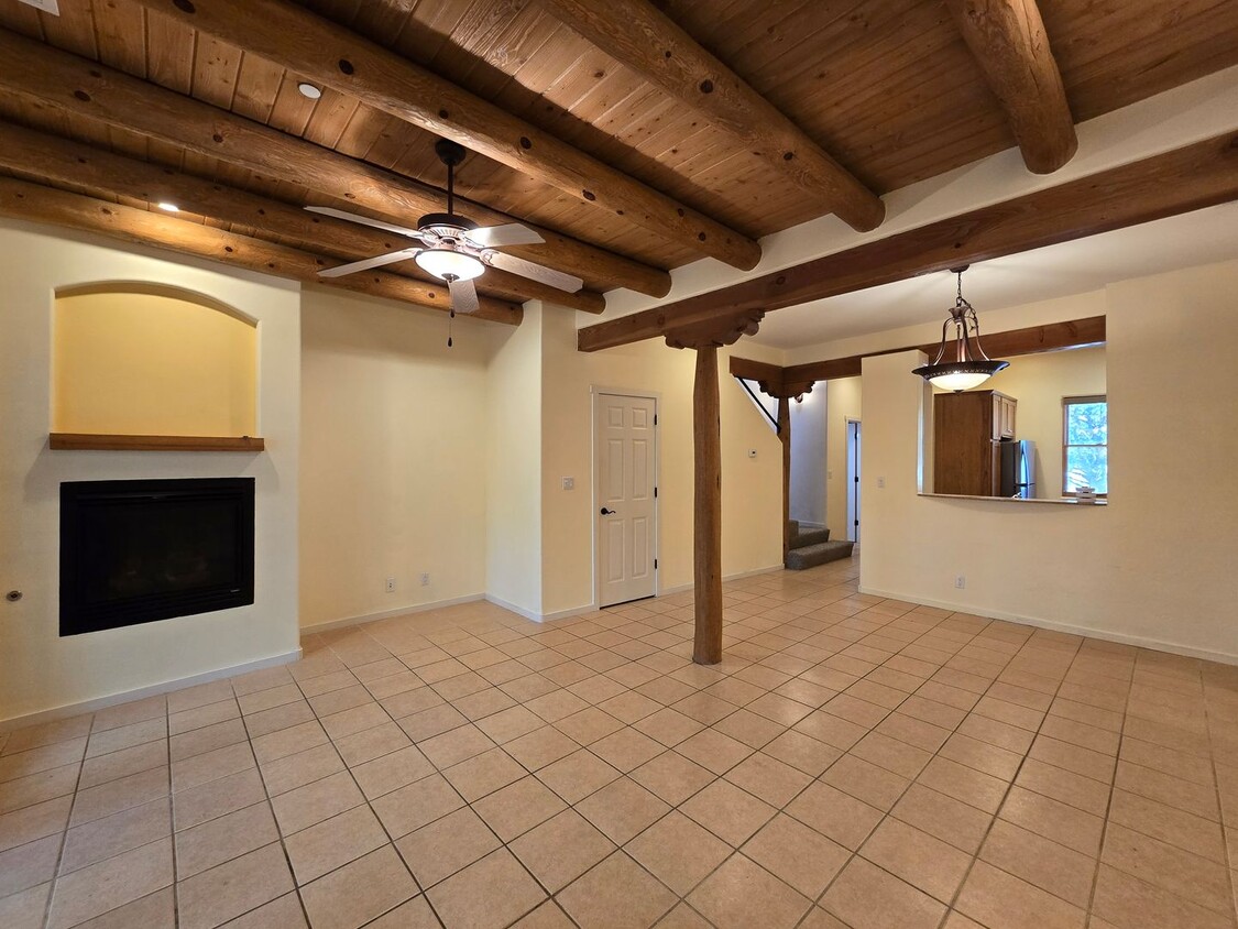 Foto principal - 601 W San Mateo Rd