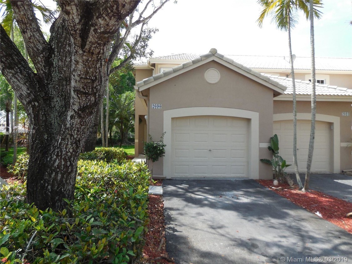 Primary Photo - 2090 Madeira Dr
