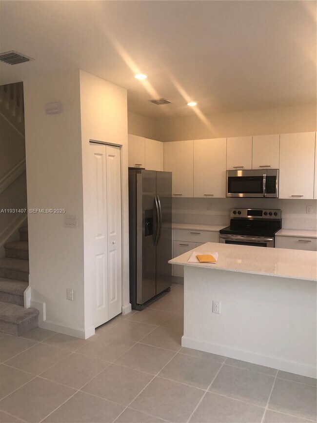 Foto del edificio - 12353 NW 23rd Ct