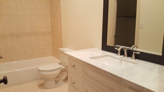 Building Photo - 4035 Lanark Ln