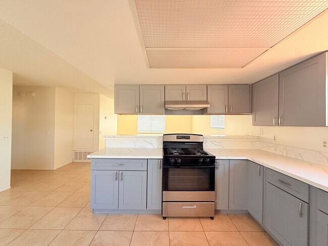 Foto del edificio - AVAILABLE NOW!!! 2 Bed 2 Bath Upstairs Apa...