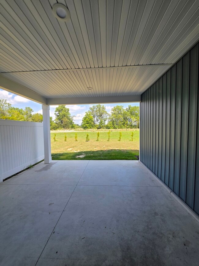 Building Photo - 8436 Oak Shade Cir