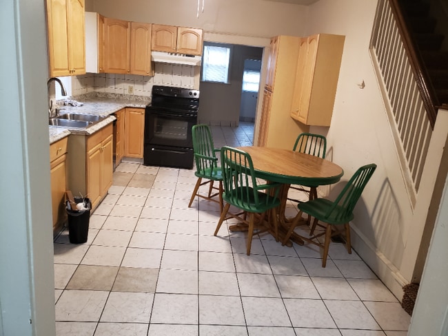 Building Photo - 86 W Union St