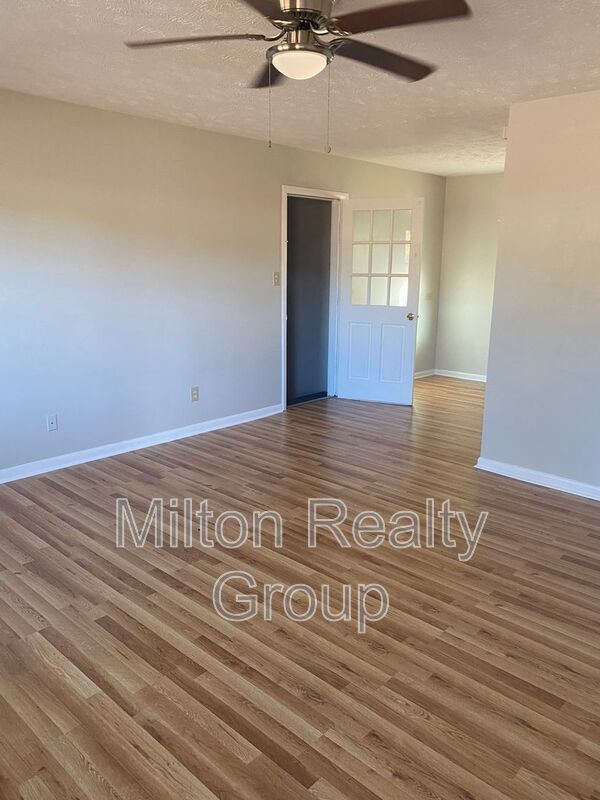 Foto del edificio - 54 Rolling Springs Dr