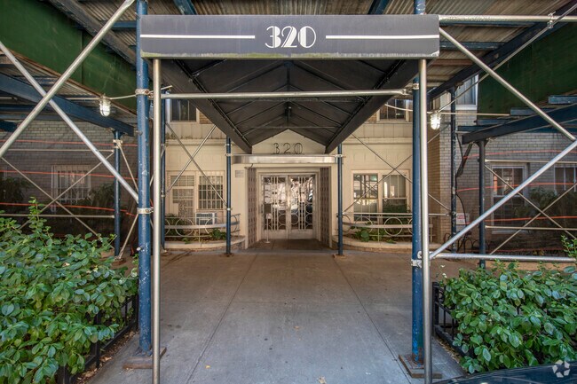 Building Photo - 320 West 76th St