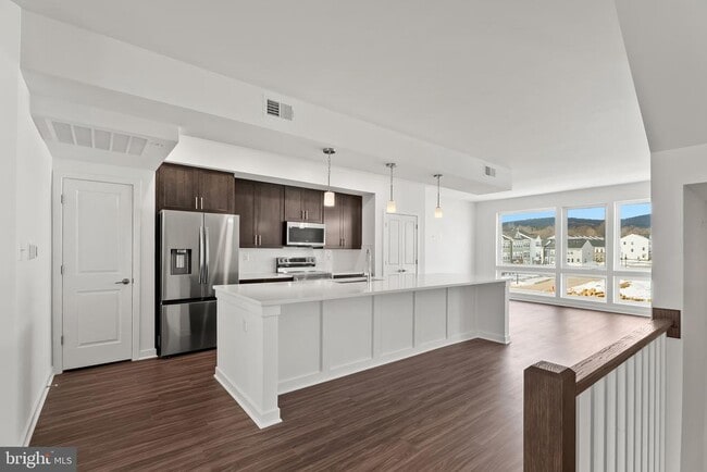 Building Photo - 714 Iron Frg Rd